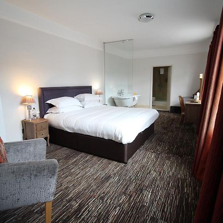 The Saracens Head Hotel Ґрейт-Данмоу Екстер'єр фото
