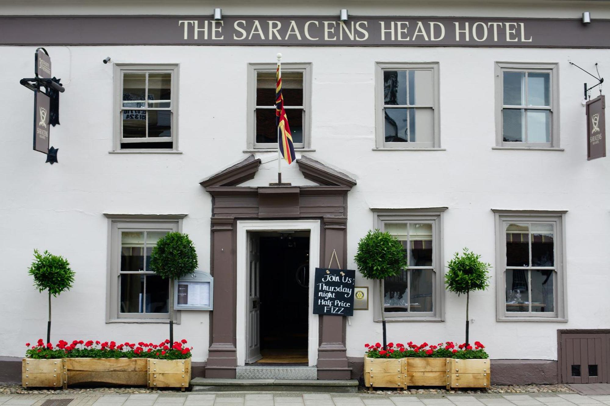 The Saracens Head Hotel Ґрейт-Данмоу Екстер'єр фото