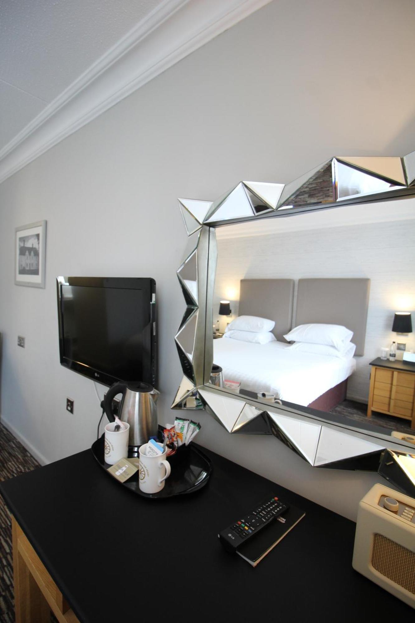 The Saracens Head Hotel Ґрейт-Данмоу Екстер'єр фото