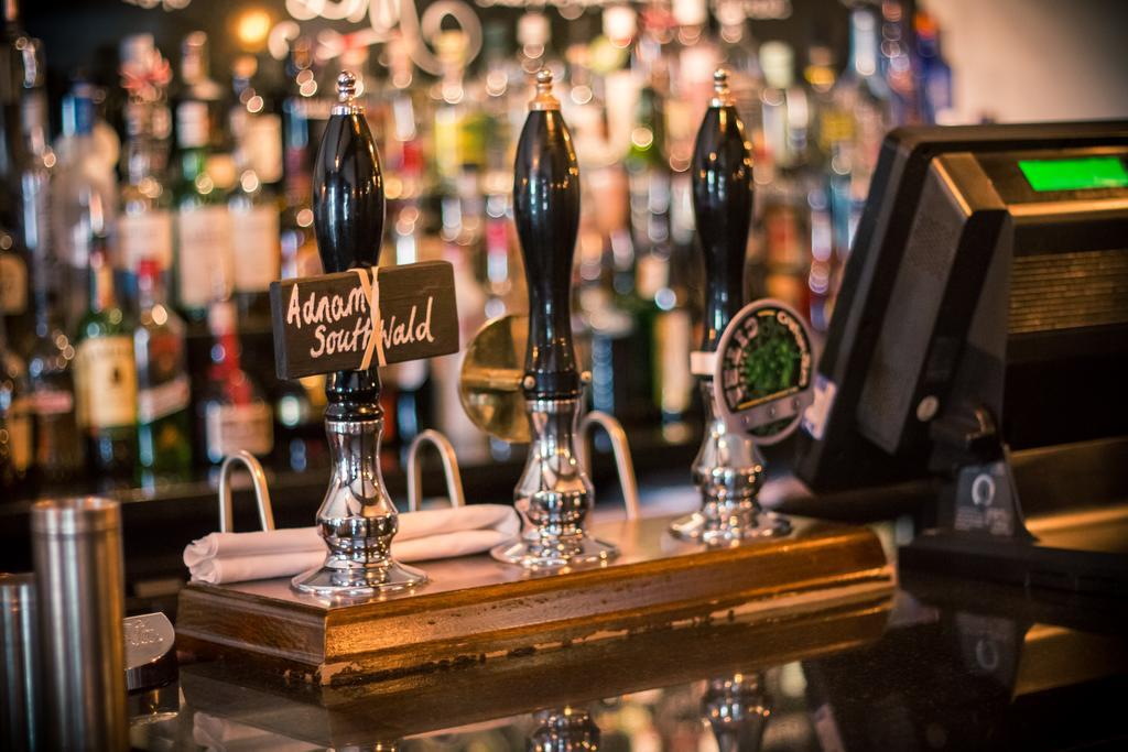 The Saracens Head Hotel Ґрейт-Данмоу Екстер'єр фото