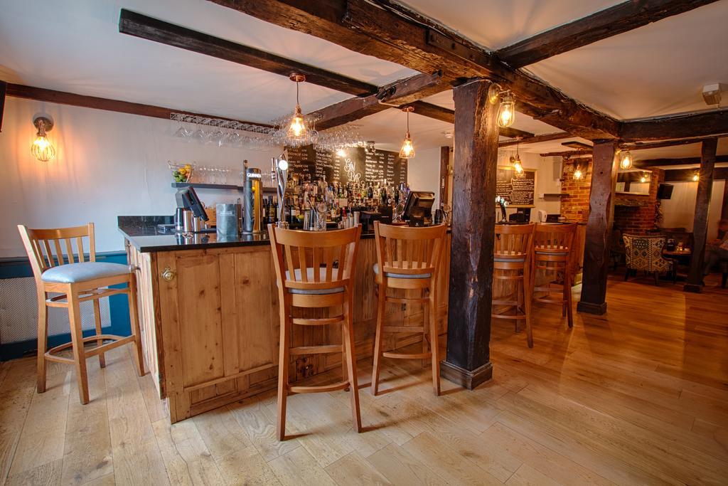 The Saracens Head Hotel Ґрейт-Данмоу Екстер'єр фото
