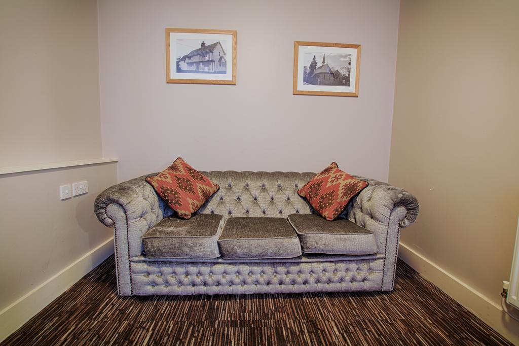 The Saracens Head Hotel Ґрейт-Данмоу Екстер'єр фото