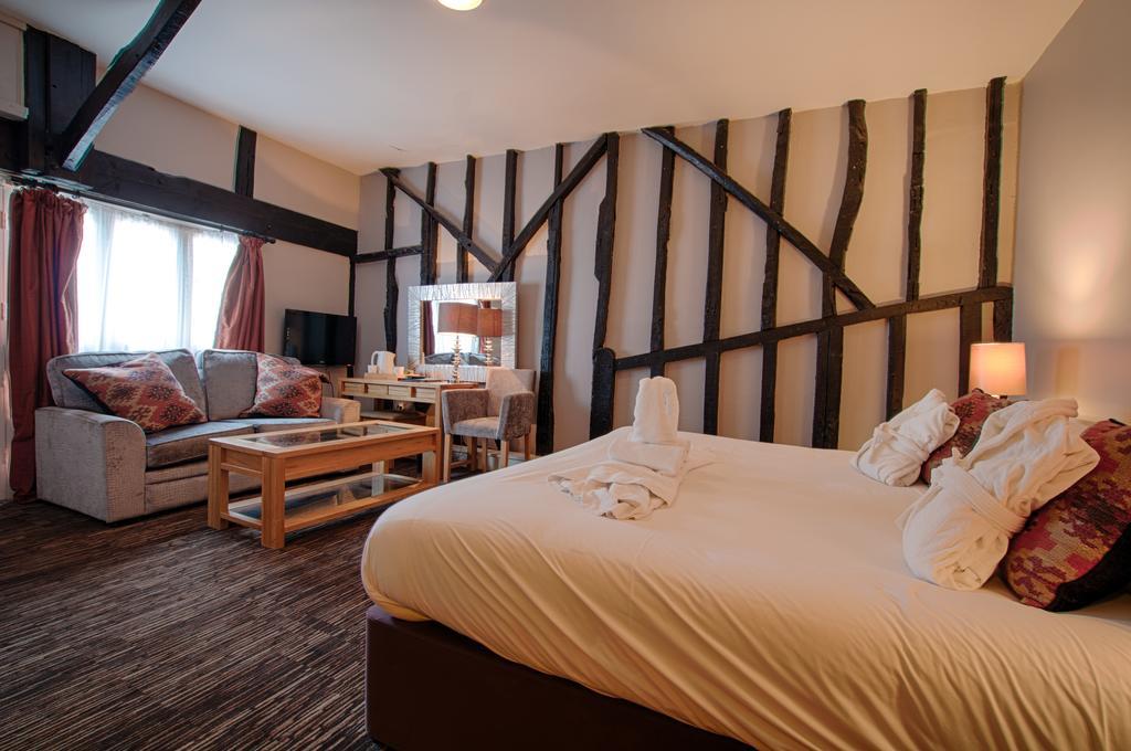 The Saracens Head Hotel Ґрейт-Данмоу Екстер'єр фото