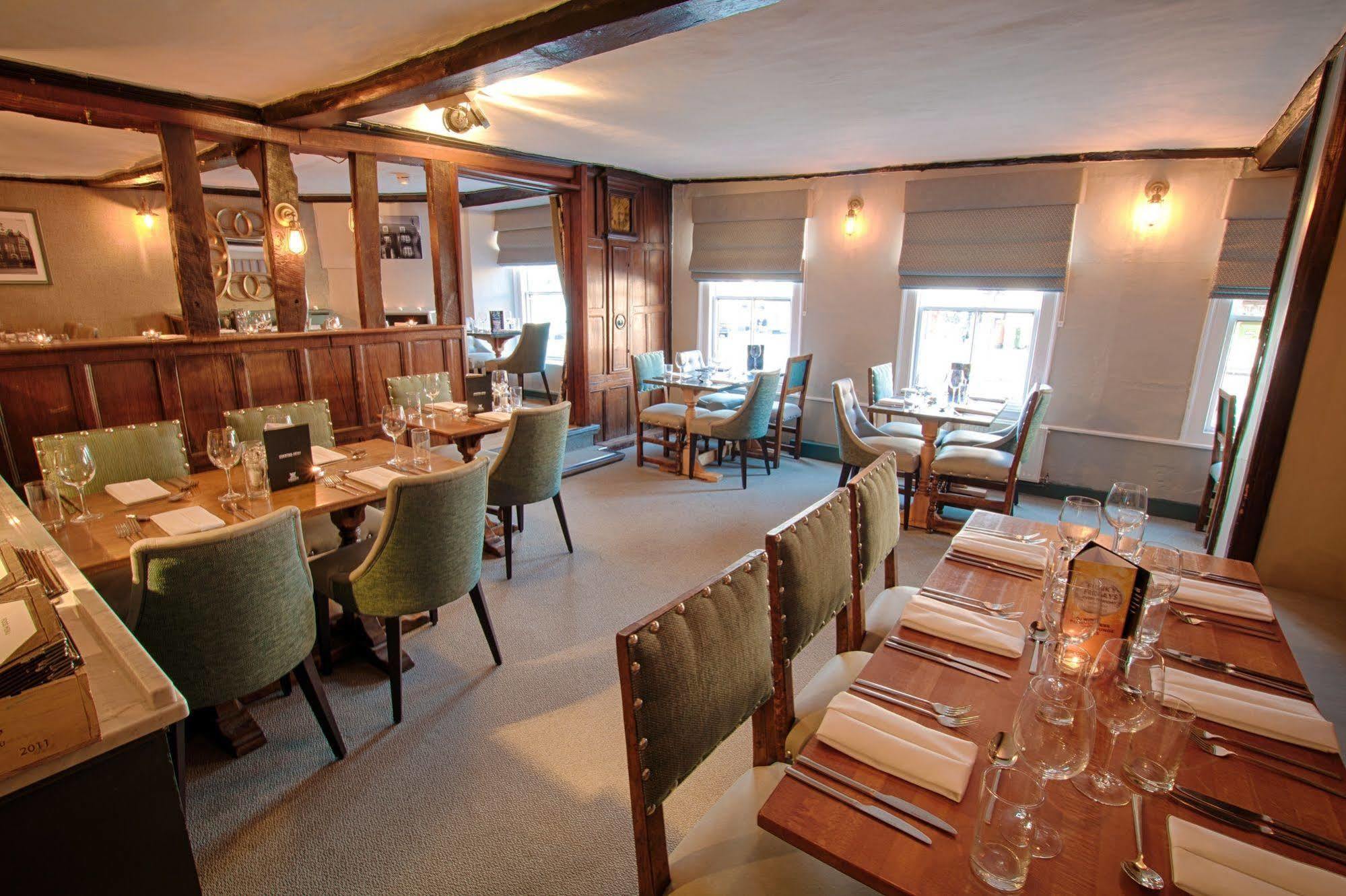 The Saracens Head Hotel Ґрейт-Данмоу Екстер'єр фото